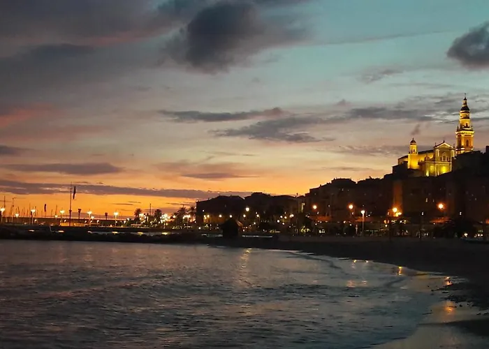 Splendide Front De マントン